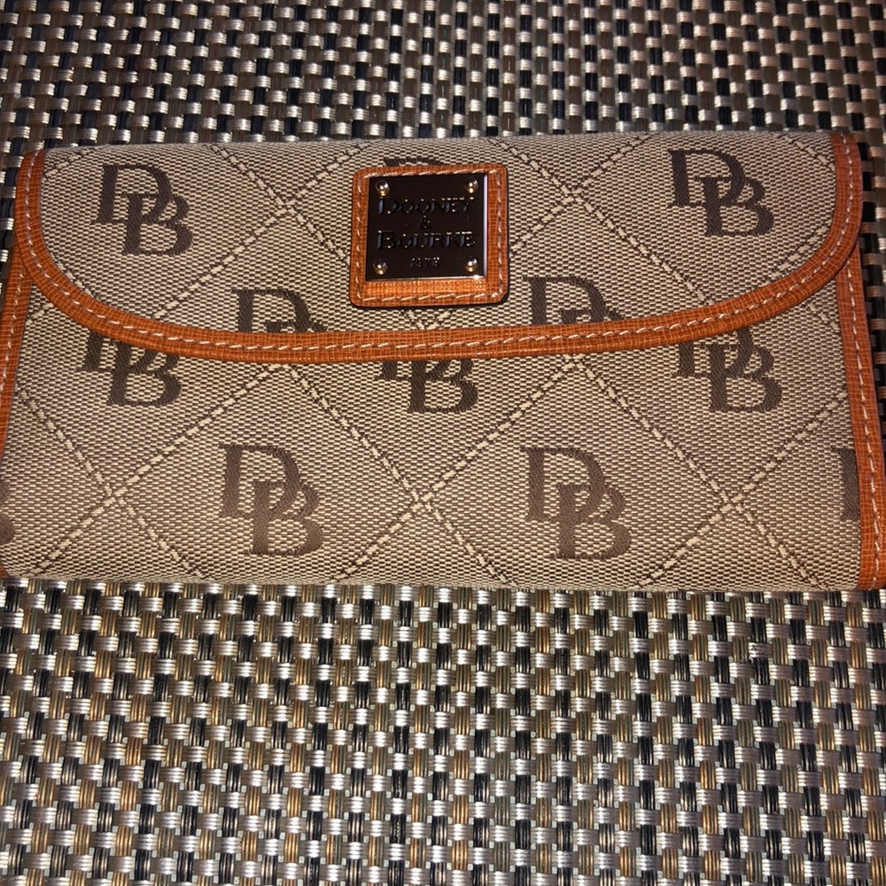 Dooney & Bourke wallet